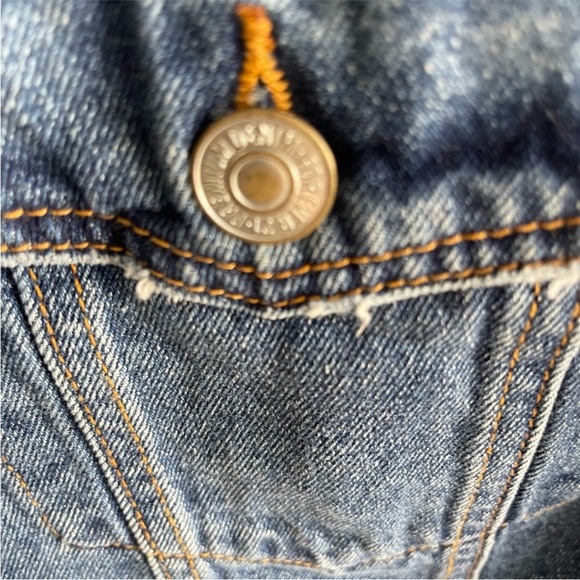 Forever 21 Women's Cropped Denim Jacket Blue Jean Size M Casual - Picture 3 of 5